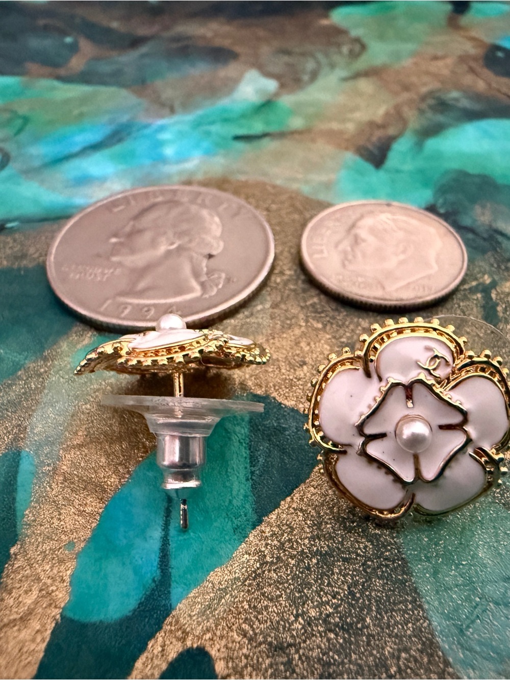 Elegant Gold Flower Stud Earrings with white Enamel, Pearl Center and gold-tone - Picture 5 of 7